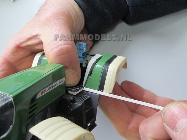 &Oslash; 65.6 x 28.5 mm: Fendt 926/930 WeiseToys: 2x Brede Achteras banden + velgen FENDT ROOD gespoten geleverd 1:32 Custom Line Series