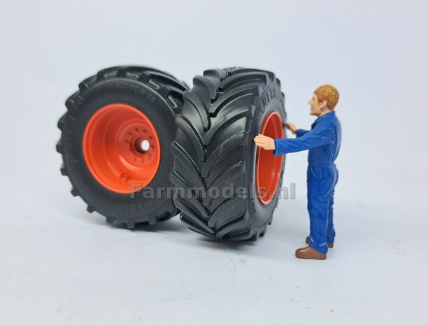 &Oslash; 65.6 x 28.5 mm: Fendt 926/930 WeiseToys: 2x Brede Achteras banden + velgen FENDT ROOD gespoten geleverd 1:32 Custom Line Series