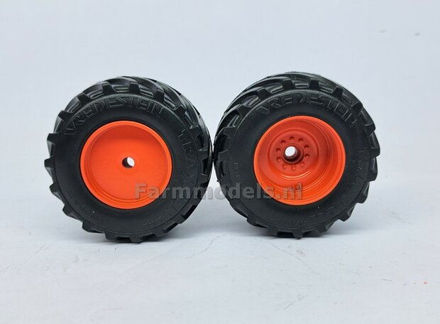 &Oslash; 65.6 x 28.5 mm: Fendt 926/930 WeiseToys: 2x Brede Achteras banden + velgen FENDT ROOD gespoten geleverd 1:32 Custom Line Series