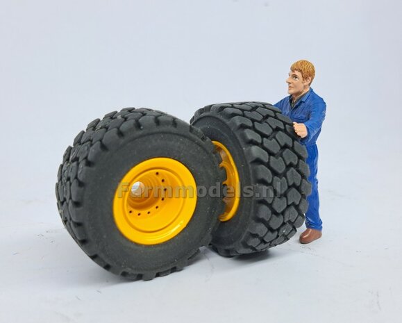 &Oslash; 47.3 mm: JCB 435S AT: 2x brede Shovel banden + ALUMINIUM velgen JCB GEEL Gespoten geleverd geschikt voor JCB 435 serie Agri Collectables 1:32         