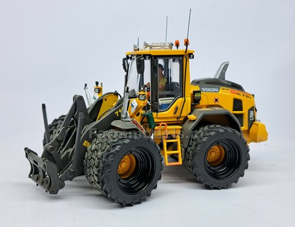 &Oslash; 47.3 mm: 2x Dubbellucht Shovel banden + ALUMINIUM velgen BLANK geleverd passend in de Aluminium Farmmodels Volvo L60H serie  1:32         