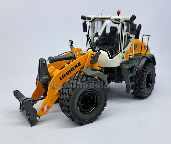 &Oslash; 47.3 mm: LIEBHERR 546: 2x brede Shovel banden + ALU. velgen ZWART GLANS Gespoten geleverd geschikt voor LIEBHERR AT 1:32  