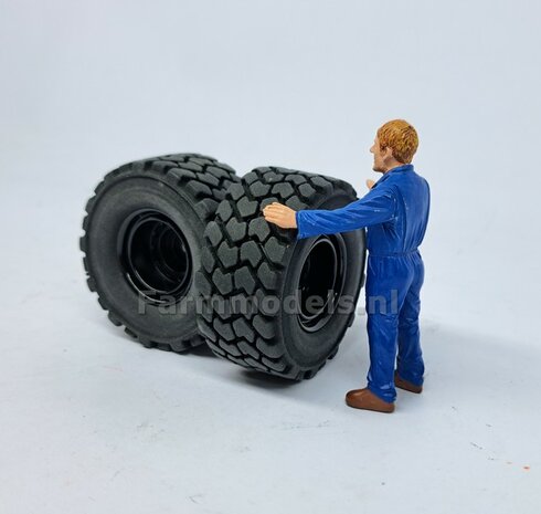 &Oslash; 47.3 mm: LIEBHERR 546: 2x brede Shovel banden + ALU. velgen ZWART GLANS Gespoten geleverd geschikt voor LIEBHERR AT 1:32  