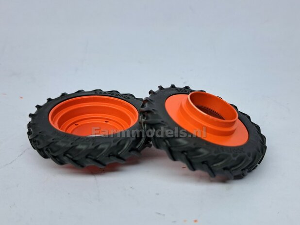 &Oslash;50.3 mm: CLAAS TORION 1611 AT: 2x ALU. DUBBELLUCHT Velgen CLAAS ORANJE Geleverd + banden passend in originele velgen CLAAS TORION AT 1:32