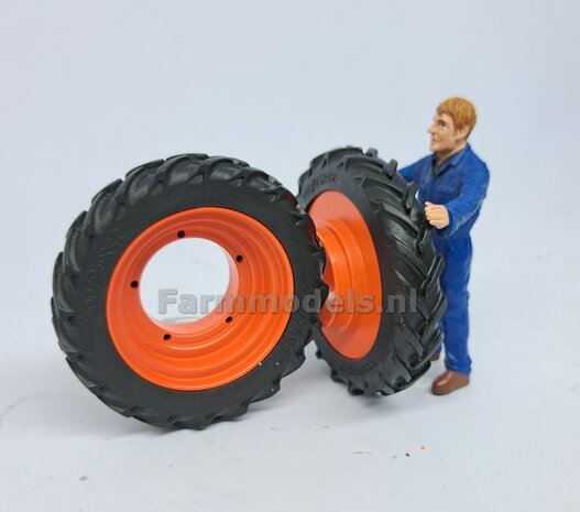&Oslash;50.3 mm: CLAAS TORION 1611 AT: 2x ALU. DUBBELLUCHT Velgen CLAAS ORANJE Geleverd + banden passend in originele velgen CLAAS TORION AT 1:32