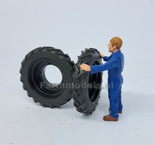 &Oslash;50.3 mm: CLAAS TORION 1611 AT: 2x ALU. DUBBELLUCHT Velgen ZWART Gespoten geleverd + banden passend in originele velgen CLAAS TORION AT 1:32