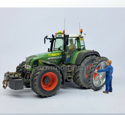 &Oslash; 65.6 x 28.5 mm: Fendt 926/930 WeiseToys: 2x Brede Achteras banden + velgen ZWART gespoten geleverd 1:32 Custom Line Series