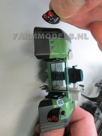 &Oslash; 65.6 x 28.5 mm: Fendt 926/930 WeiseToys: 2x Brede Achteras banden + velgen ZWART gespoten geleverd 1:32 Custom Line Series