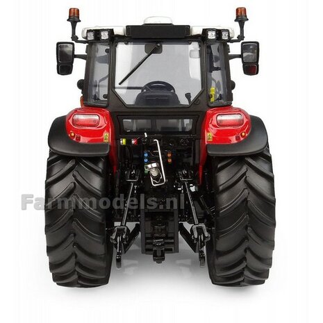 Steyr 4120 Plus - 2025 + FREE GIFT VOORRUIT STICKERSET 1:32 Universal Hobbies UH6853    