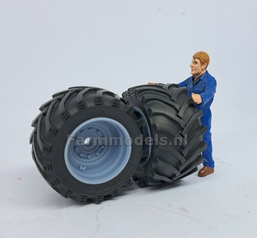 &Oslash; 47 mm: JD 6930-7430 WIKING: 2x Trelleborg Banden met RESIN Velgen BLANK geleverd  1:32   Farmmodels Custom Line Series  