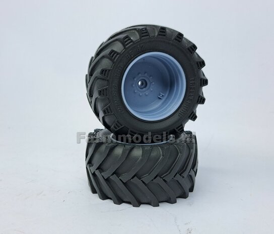 &Oslash; 61.5 mm: JD 6930/ 7430 Wiking: 2x Trelleborg Banden met RESIN Velgen BLANK geleverd 1:32   Farmmodels Custom Line Series  