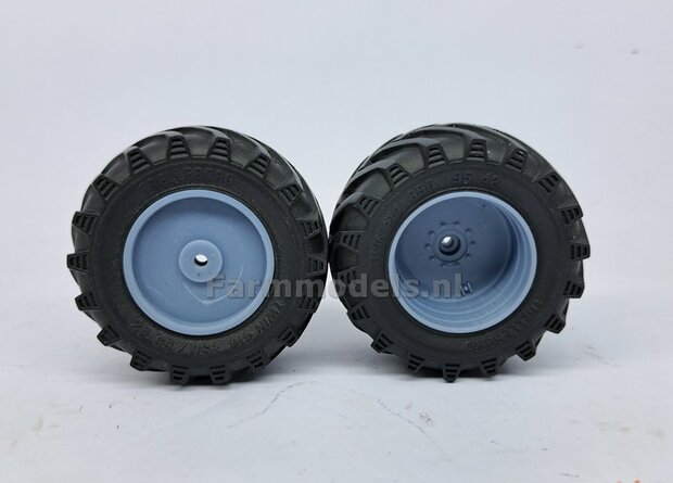 &Oslash; 61.5 mm: JD 6930/ 7430 Wiking: 2x Trelleborg Banden met RESIN Velgen BLANK geleverd 1:32   Farmmodels Custom Line Series  