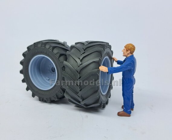 &Oslash; 61.5 mm: JD 6930/ 7430 Wiking: 2x Trelleborg Banden met RESIN Velgen BLANK geleverd 1:32   Farmmodels Custom Line Series  