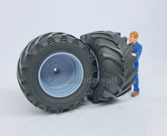 &Oslash; 61.5 mm: JD 6930/ 7430 Wiking: 2x Trelleborg Banden met RESIN Velgen BLANK geleverd 1:32   Farmmodels Custom Line Series  