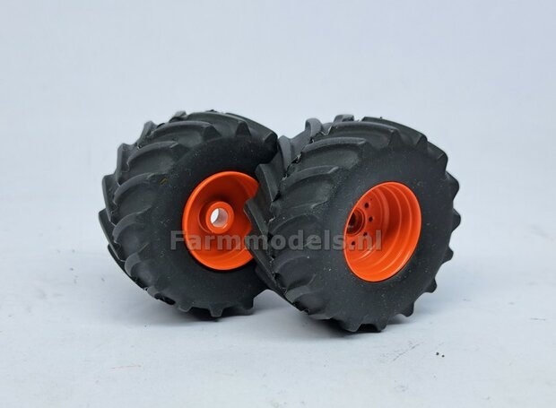 &Oslash; 43.5 x 22.5mm: Claas Jaguar 860/ 880 UH: 2x Brede (achteras) banden + ALU. Velgen CLAAS ORANJE geleverd 1:32  Farmmodels Custom Line Series           