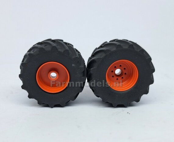 &Oslash; 43.5 x 22.5mm: Claas Jaguar 860/ 880 UH: 2x Brede (achteras) banden + ALU. Velgen CLAAS ORANJE geleverd 1:32  Farmmodels Custom Line Series           