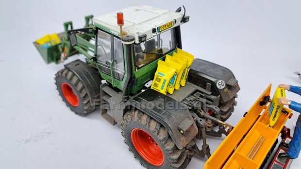 Graszaad: BARENBRUG DOORZAAI  SET A = 5x verschillende volle zakken + 1x lege zak zaadgoed + 6x Pr&eacute;-Cut decal-stickers  1:32  