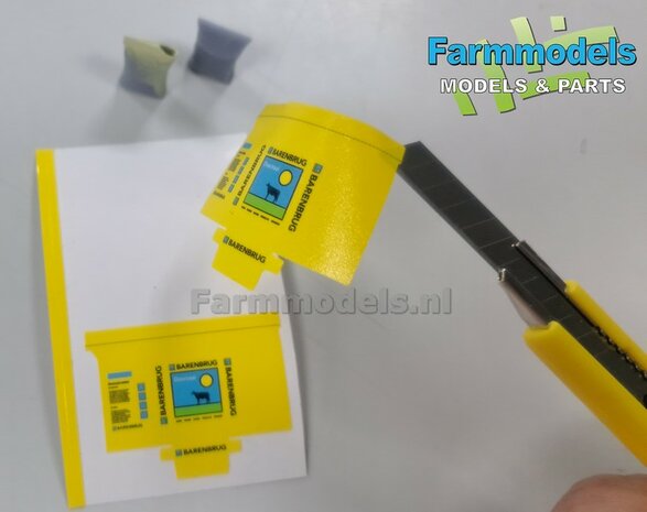 Graszaad: BARENBRUG DOORZAAI  SET A = 5x verschillende volle zakken + 1x lege zak zaadgoed + 6x Pr&eacute;-Cut decal-stickers  1:32  