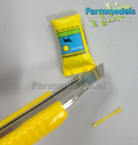 Graszaad: BARENBRUG DOORZAAI  SET A = 5x verschillende volle zakken + 1x lege zak zaadgoed + 6x Pr&eacute;-Cut decal-stickers  1:32  