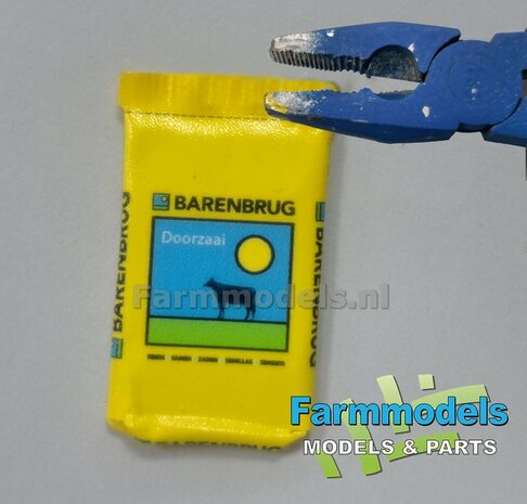 Graszaad: BARENBRUG DOORZAAI  SET A = 5x verschillende volle zakken + 1x lege zak zaadgoed + 6x Pr&eacute;-Cut decal-stickers  1:32  