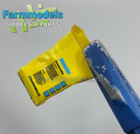 Graszaad: BARENBRUG DOORZAAI  SET C = 6 liggende volle zakken (2 verschillende vormen) + 6x Pr&eacute;-Cut decal-stickers  1:32  