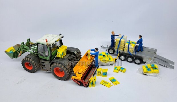 Gestapelde zakken Graszaad: BARENBRUG DOORZAAI  SET K = 3 lagen zaadgoed + 1 losse zak + 5x Pr&eacute;-Cut decal-stickers 1:32  