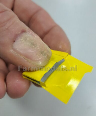 Gestapelde zakken Graszaad: BARENBRUG DOORZAAI  SET M = 12 lagen zaadgoed + 1 lege zak + 5x Pr&eacute;-Cut decal-stickers 1:32  