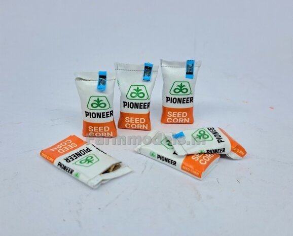 6x Pr&eacute;-Cut Decal stickerset Ma&iuml;szaad: PIONEER SEED CORN zaadgoed voorgesneden stickers op (kleuren) stickerfolie 1:32  