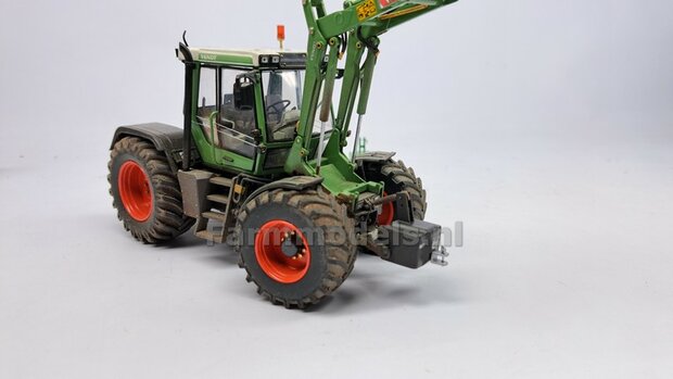 SUER FRONTGEWICHT 400 kg + TREKHAAK + Pr&eacute;-Cut Decal Stickerset + PINNEN Mat.: Resin JD 7310r GROEN Gespoten geleverd 1:32  