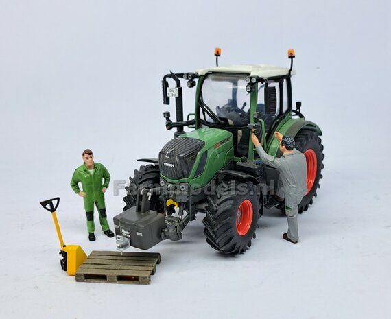 SUER FRONTGEWICHT 400 kg + TREKHAAK + Pr&eacute;-Cut Decal Stickerset + PINNEN Mat.: Resin JD 7310r GROEN Gespoten geleverd 1:32  