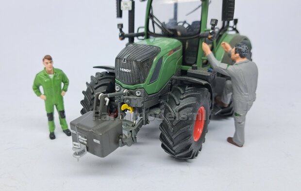 SUER FRONTGEWICHT 400 kg + TREKHAAK + Pr&eacute;-Cut Decal Stickerset + PINNEN Mat.: Resin JD 7310r GROEN Gespoten geleverd 1:32  