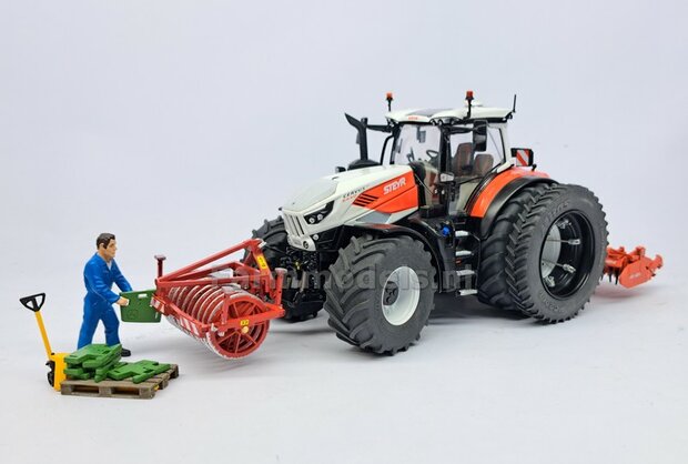 BOUWKIT: Frontpakker Materiaal Resin LEMKEN BLAUW gespoten geleverd 1:32