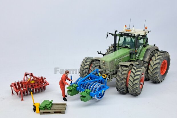 BOUWKIT: Frontpakker Materiaal Resin LEMKEN BLAUW gespoten geleverd 1:32