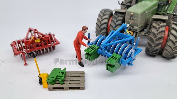 BOUWKIT: Frontpakker Materiaal Resin LEMKEN BLAUW gespoten geleverd 1:32