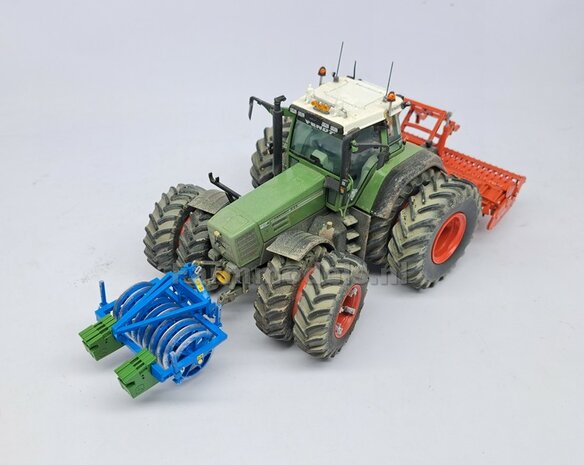 BOUWKIT: Frontpakker Materiaal Resin LEMKEN BLAUW gespoten geleverd 1:32