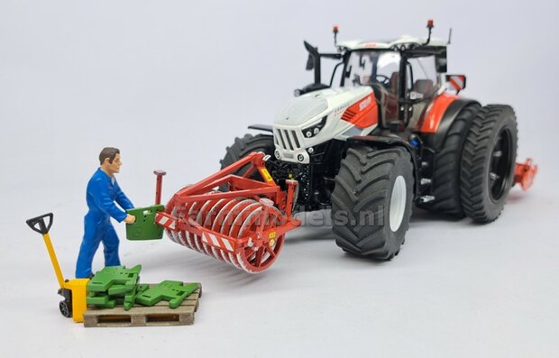 BOUWKIT: HE-VA Frontpakker Materiaal Resin ROOD gespoten geleverd 1:32