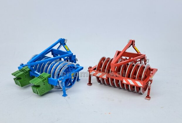 BOUWKIT: HE-VA Frontpakker Materiaal Resin ROOD gespoten geleverd 1:32