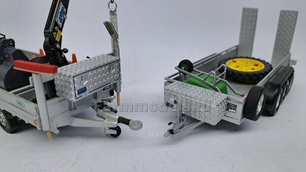 Opbergkist TRAANPLAAT 15.3mm x 15.3mm x 14.7mm DEURAFDRUK VOORKANT Materiaal Resin ALUMINIUM gespoten geleverd 1:32    