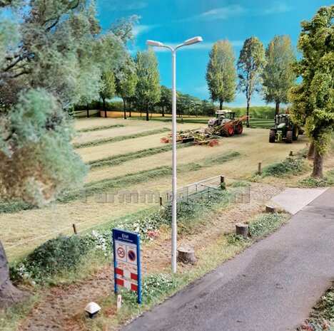 5x ENKEL VERLICHTINGS ARMATUUR VERSIE A1 Materiaal RESIN BLANK geleverd + 5x Pr&eacute;-Cut Decals 1:32    