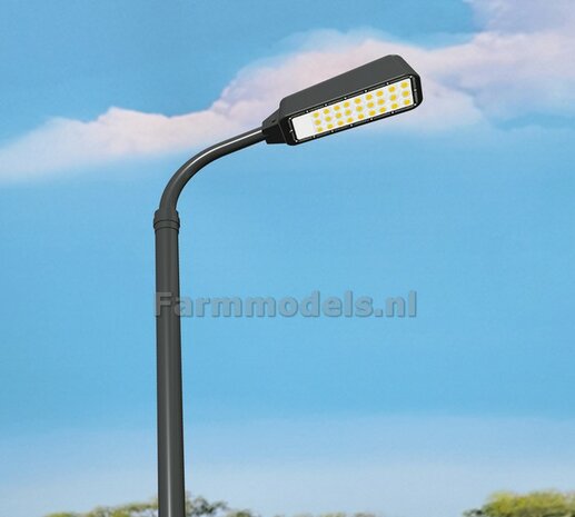 BOUWKIT: 5x ENKEL VERLICHTINGS ARMATUUR VERSIE G1 + LANTAARNPALEN 178mm + 5x Pr&eacute;-Cut Decals LED VERLICHTING 1:32    