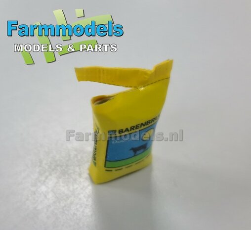 Ma&iuml;szaad: PIONEER CORNSEED  SET A = 5x verschillende volle zakken + 1x lege zak zaadgoed + 6x Pr&eacute;-Cut decal-stickers  1:32  