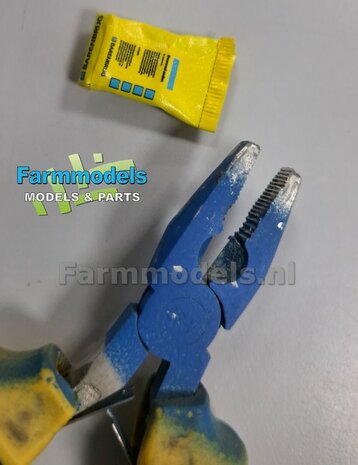 Ma&iuml;szaad: PIONEER CORNSEED  SET A = 5x verschillende volle zakken + 1x lege zak zaadgoed + 6x Pr&eacute;-Cut decal-stickers  1:32  