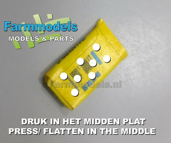 Ma&iuml;szaad: PIONEER CORNSEED  SET A = 5x verschillende volle zakken + 1x lege zak zaadgoed + 6x Pr&eacute;-Cut decal-stickers  1:32  