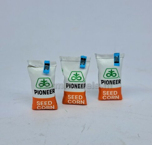 Ma&iuml;szaad: PIONEER CORNSEED SET C = 6 liggende volle zakken (2 verschillende vormen) + 6x Pr&eacute;-Cut decal-stickers  1:32  