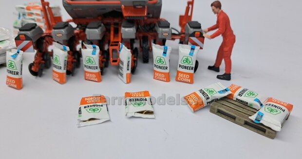 Pallet Ma&iuml;szaad: PIONEER CORNSEED PALLET READY M  1:32  