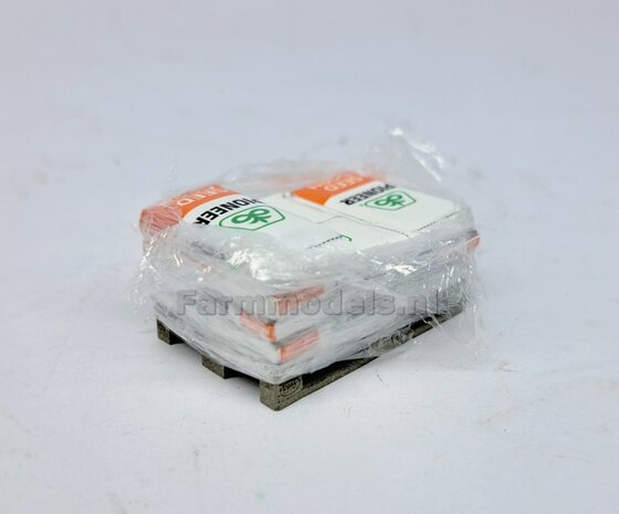 Pallet Ma&iuml;szaad: PIONEER CORNSEED PALLET READY M  1:32  