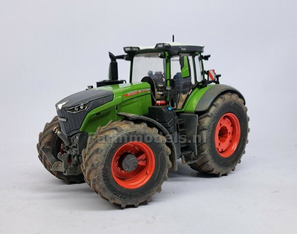 &Oslash; 73 x 30.4 mm: FENDT 1052 UH: 2x Michelin Axiobib2 Banden + RESIN Velgen BLANK geleverd 1:32 Premium Line Series  