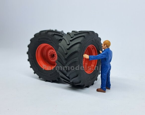 &Oslash; 73 x 30.4 mm: FENDT 1052 UH: 2x Michelin Axiobib2 Banden + Resin Velgen FENDT TERRA-RED ROOD Gespoten geleverd 1:32  