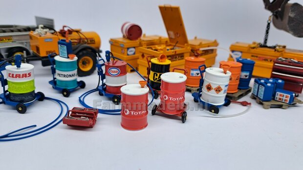 2x Zetor OLIEDRUMS + 3x losse doppen OLIEDRUMS Resin WIT GLANS gespoten geleverd + Zetor Pr&eacute;-Cut Decal stickersets 1:32