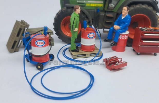 2x Zetor OLIEDRUMS + 3x losse doppen OLIEDRUMS Resin WIT GLANS gespoten geleverd + Zetor Pr&eacute;-Cut Decal stickersets 1:32